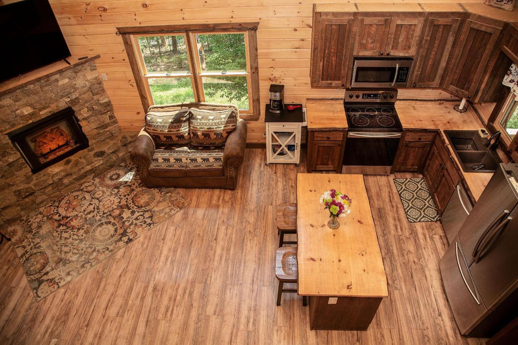 Adore The Smores Rustic Mountain Charm Outdoor Spaces And A Cozy Hot Tub Blue Ridge Luaran gambar