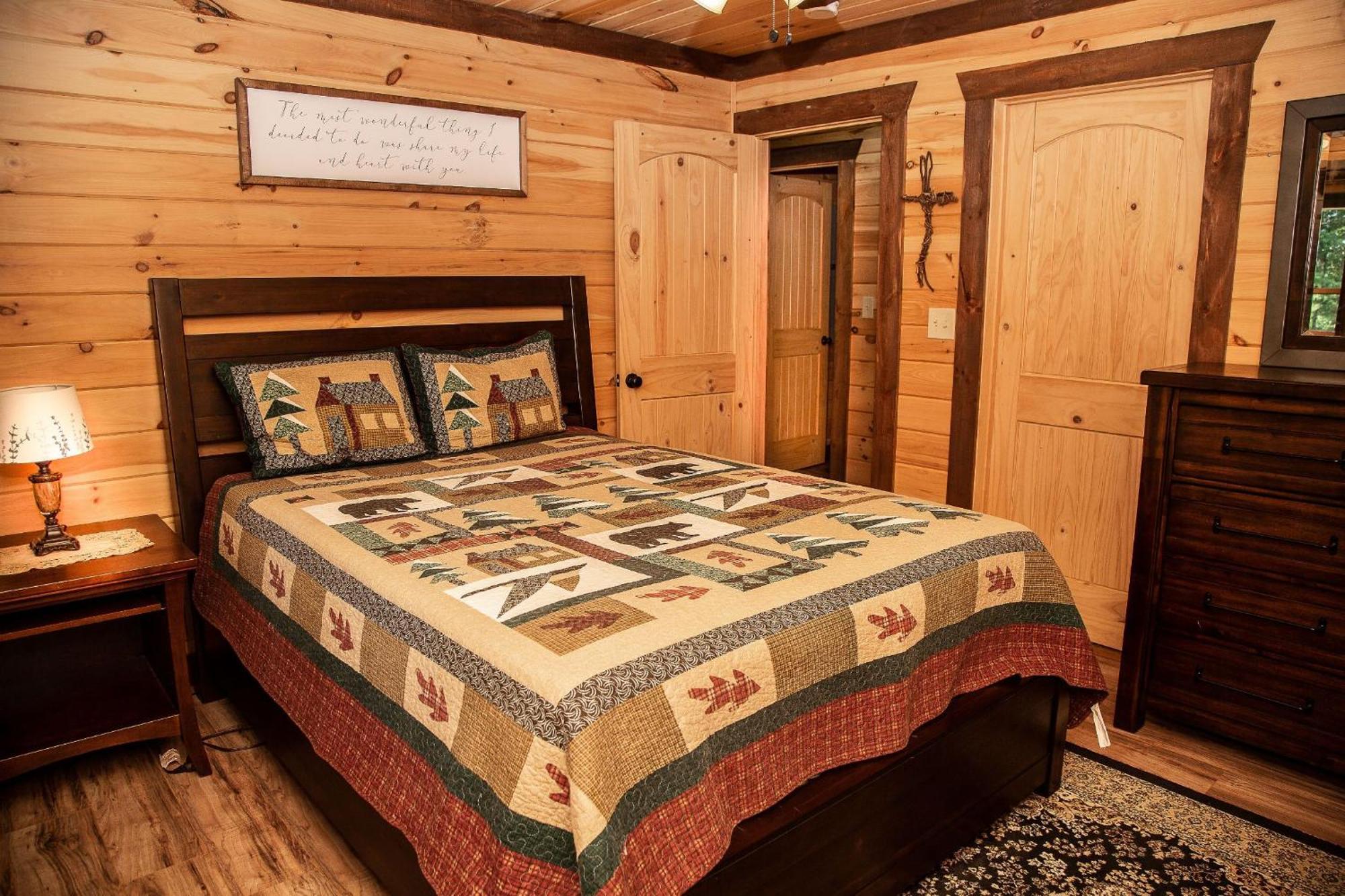 Adore The Smores Rustic Mountain Charm Outdoor Spaces And A Cozy Hot Tub Blue Ridge Luaran gambar