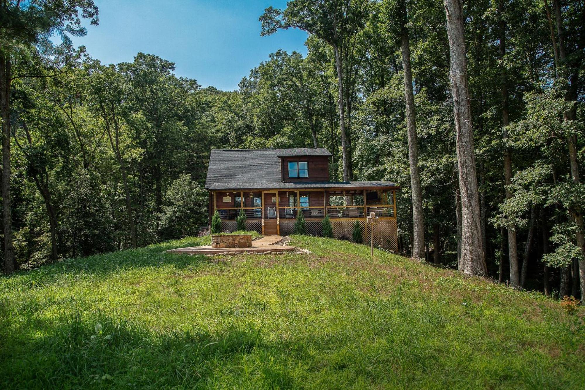 Adore The Smores Rustic Mountain Charm Outdoor Spaces And A Cozy Hot Tub Blue Ridge Luaran gambar